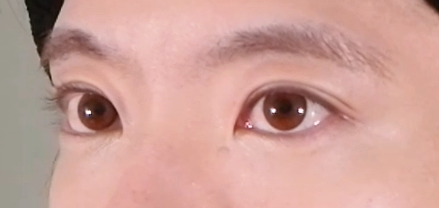 ビューラーで上げたまつ毛